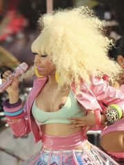 Nikki Minaj wardrobe malfunction NSFW -..