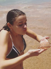 Joey King in a Bikini Celeb Nude Leaked