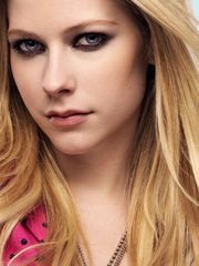 Avril Lavigne face ash-blonde