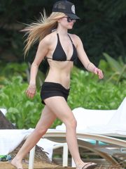 Avril Lavigne sexiest bathing suit images